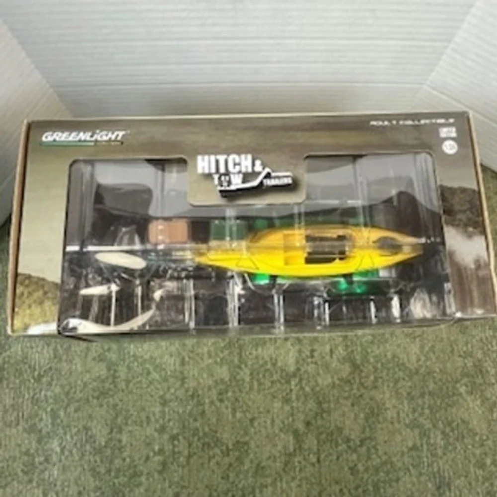 Greenlight Collectibles Hitch & Tow 1947 Tear Drop Trailer Kayak‎ Bicycle Set